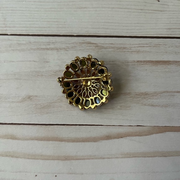 Set of 7 Vintage and vintage Style Brooches - Picture 9 of 15